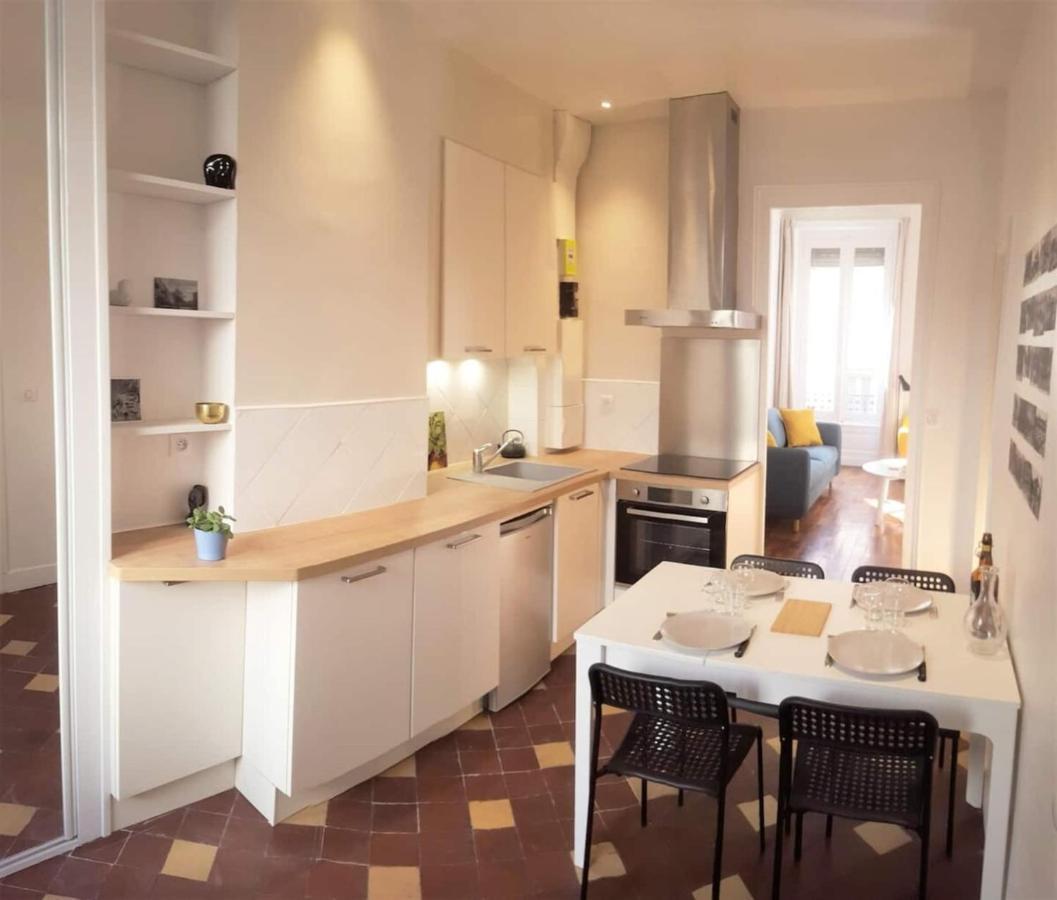 Le Duguesclin-4 Pers Saxe Gambetta Lyon Exterior photo